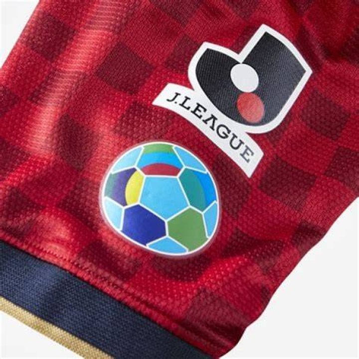 財布 メンズ 二つ折りの厚さ・素材・収納を比較するイメージ